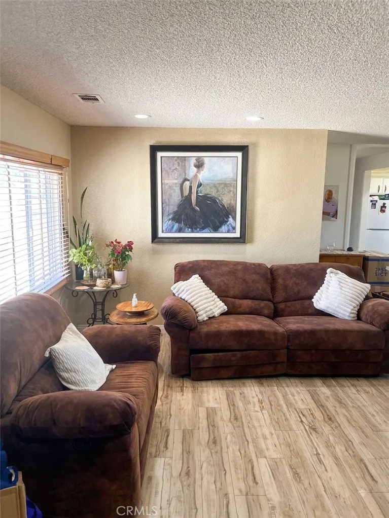 15893 Arbury Hesperia, CA 92345