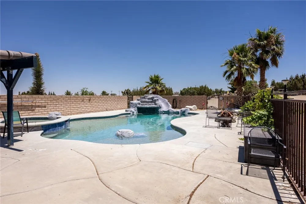 1220 Smoke Tree Pinon Hills, CA 92372