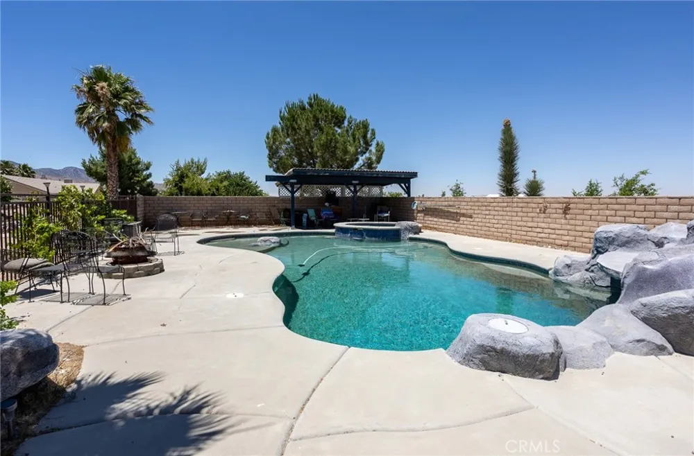 1220 Smoke Tree Pinon Hills, CA 92372