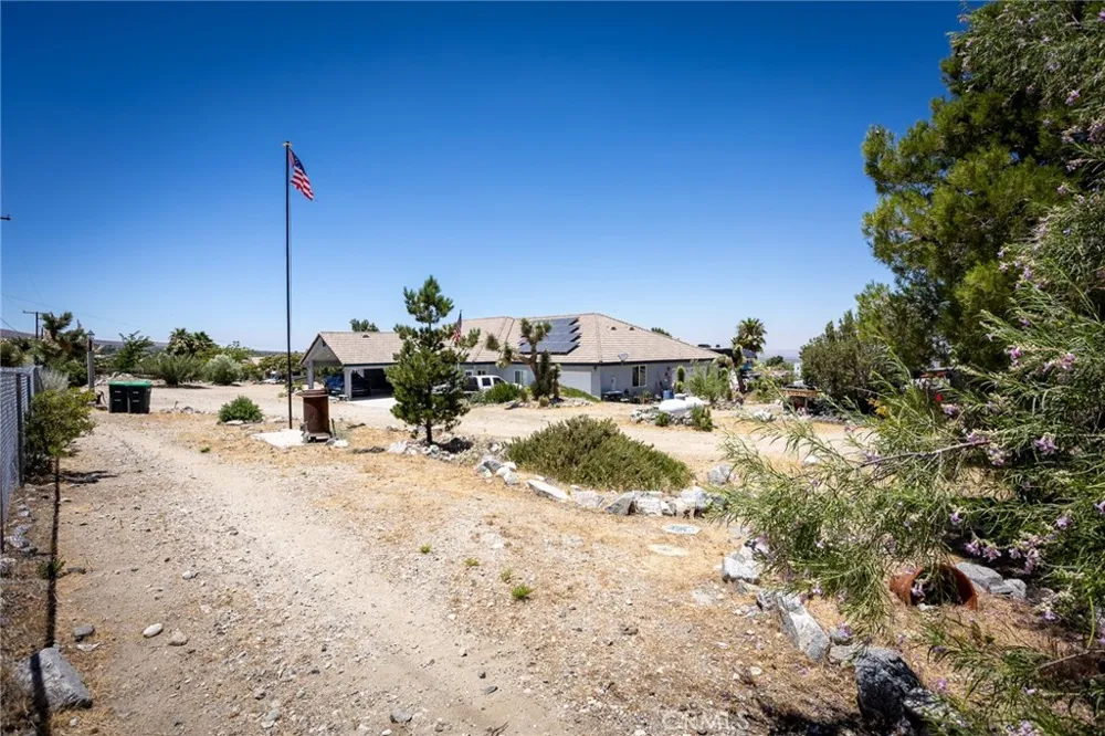 1220 Smoke Tree Pinon Hills, CA 92372