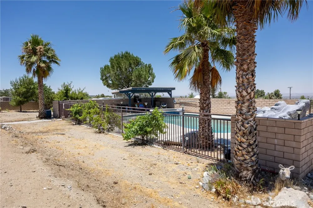 1220 Smoke Tree Pinon Hills, CA 92372