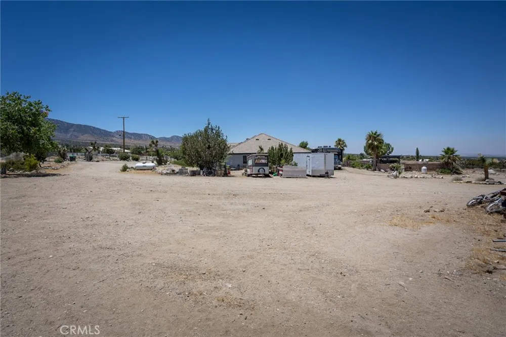 1220 Smoke Tree Pinon Hills, CA 92372