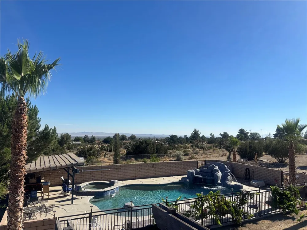 1220 Smoke Tree Pinon Hills, CA 92372