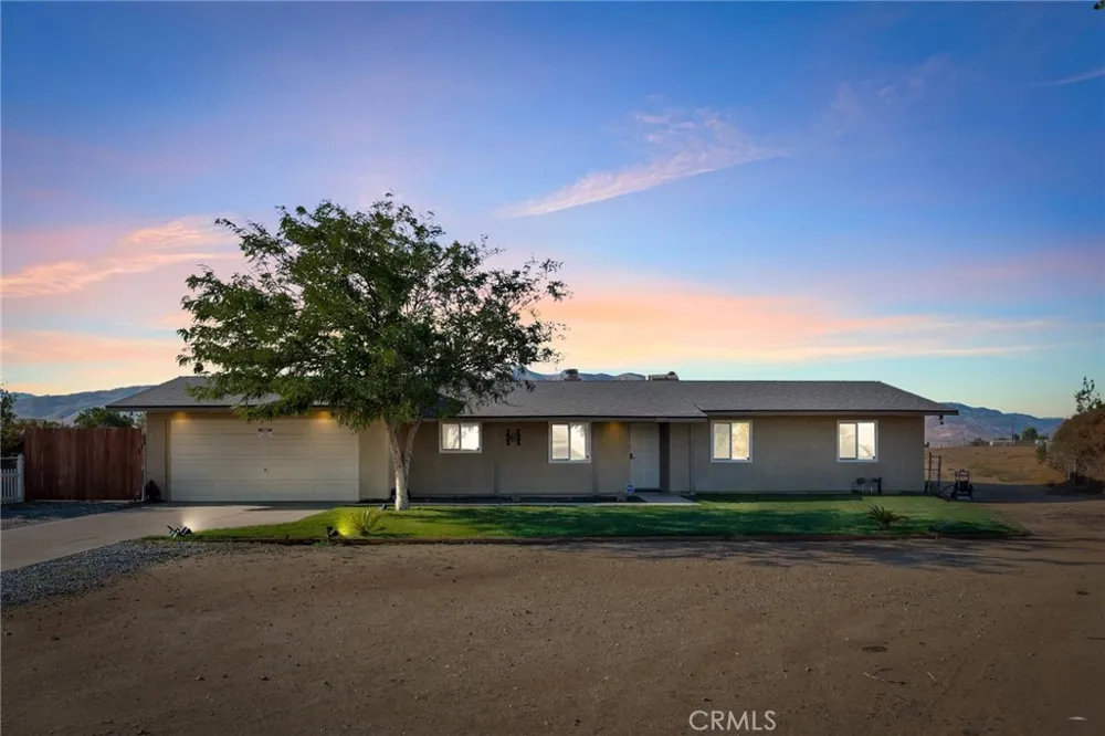 21011 Valencia Apple Valley, CA 92308