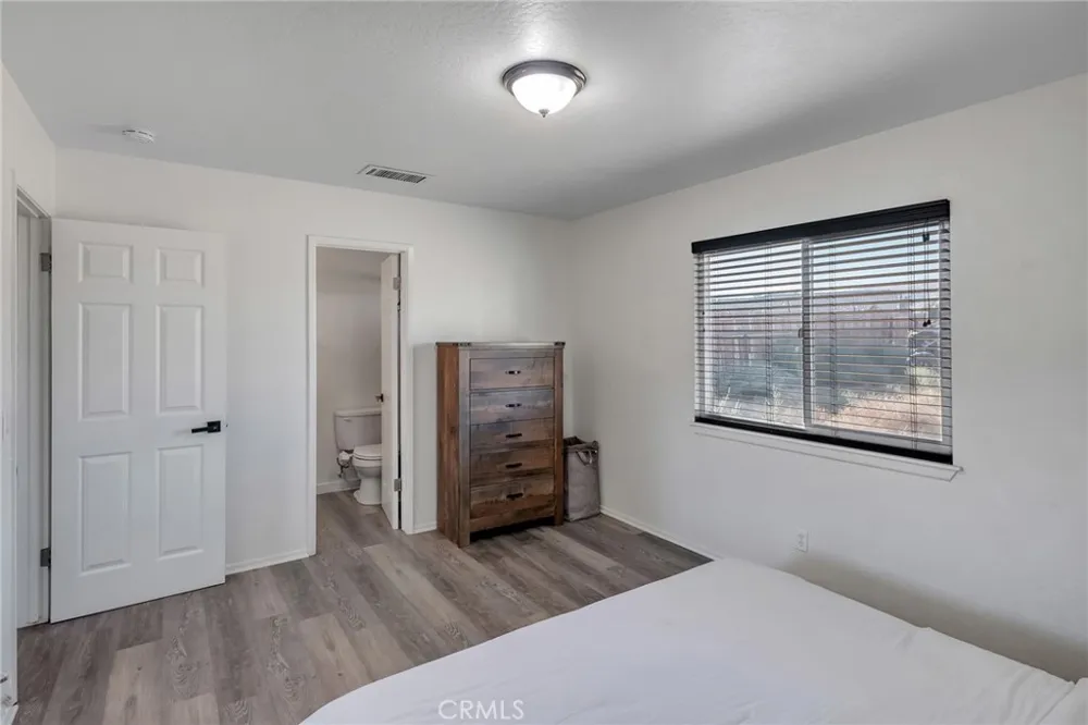 21011 Valencia Apple Valley, CA 92308
