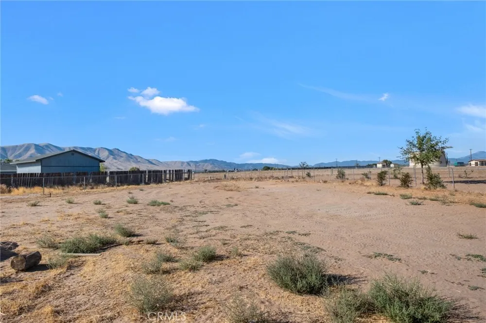 21011 Valencia Apple Valley, CA 92308