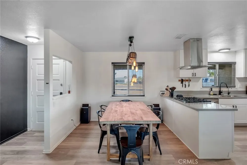 21011 Valencia Apple Valley, CA 92308