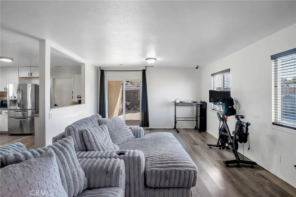 21011 Valencia Apple Valley, CA 92308