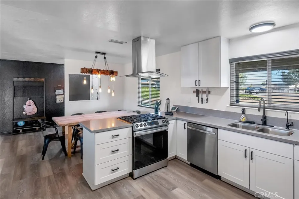 21011 Valencia Apple Valley, CA 92308