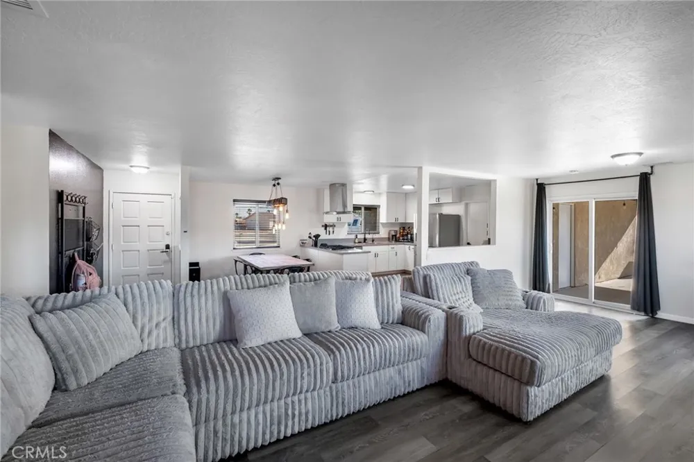 21011 Valencia Apple Valley, CA 92308