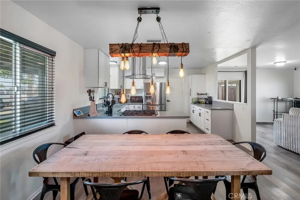 21011 Valencia Apple Valley, CA 92308
