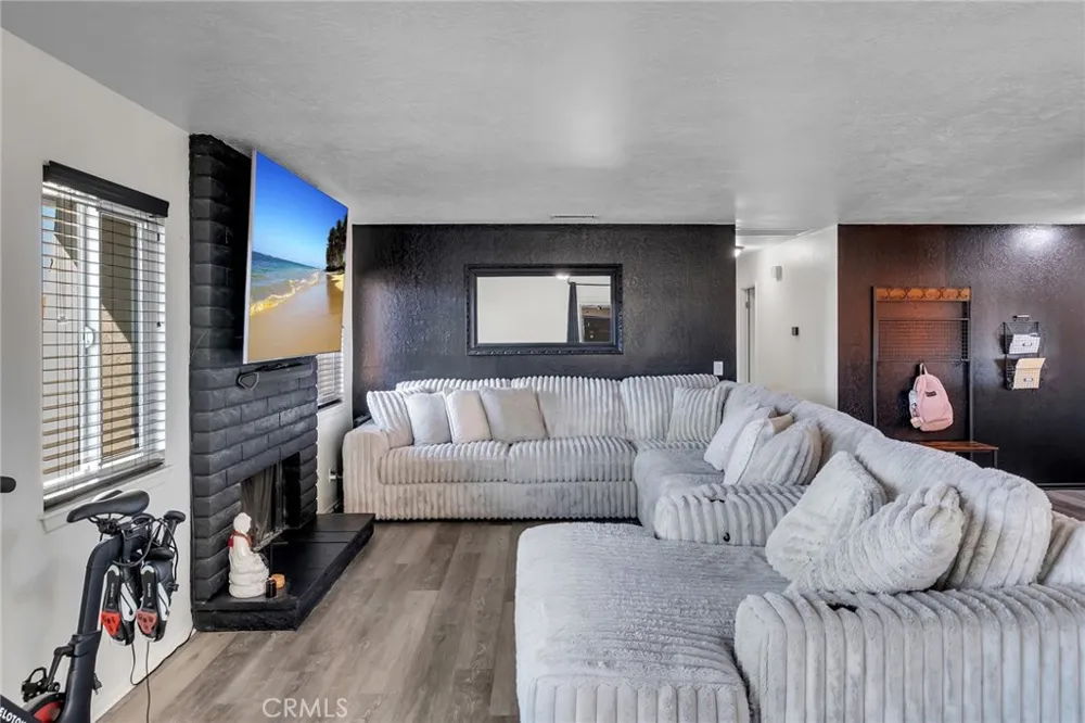 21011 Valencia Apple Valley, CA 92308