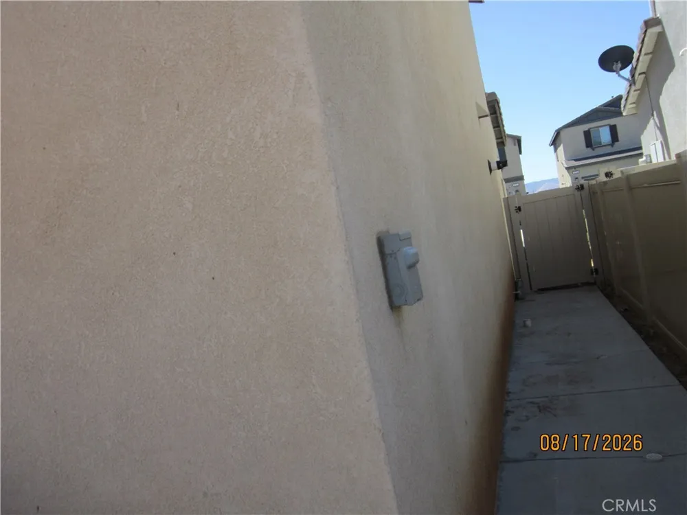 6101 Mariposa Banning, CA 92220