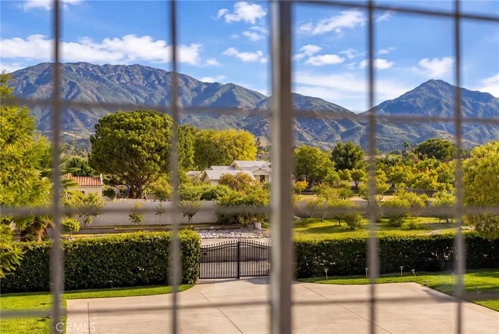 648 Pomello Drive Claremont, CA 91711