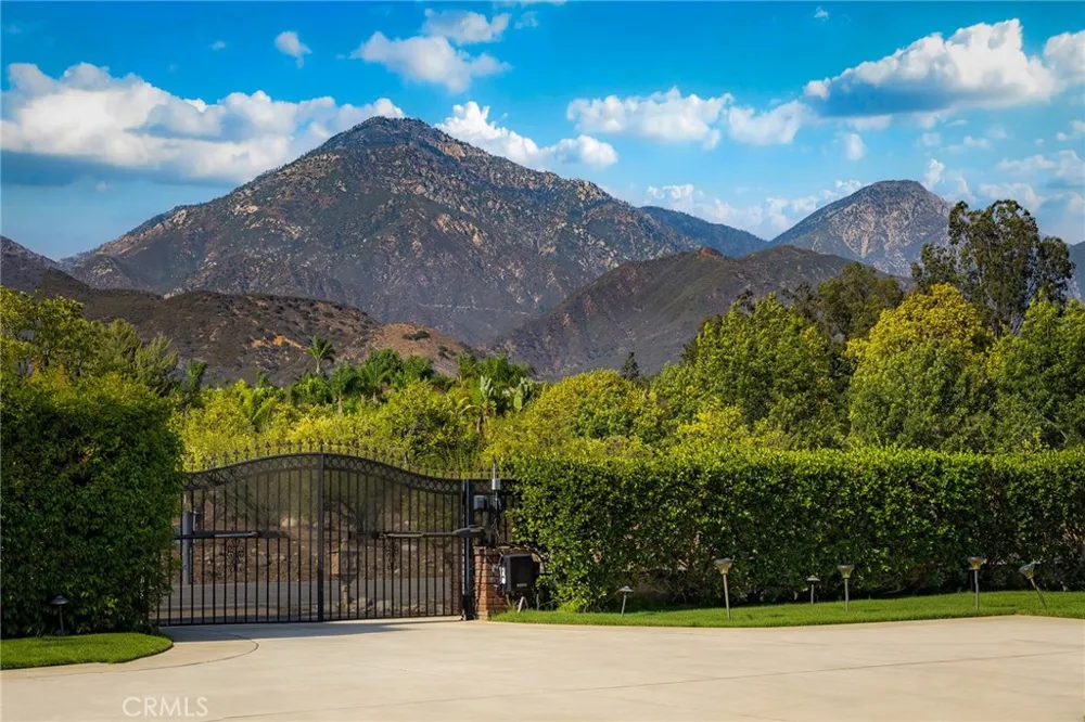 648 Pomello Drive Claremont, CA 91711