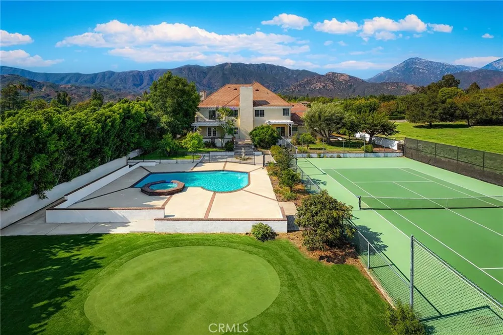 648 Pomello Drive Claremont, CA 91711