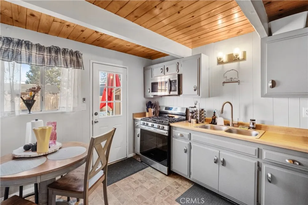 1056 Sierra Big Bear City, CA 92314