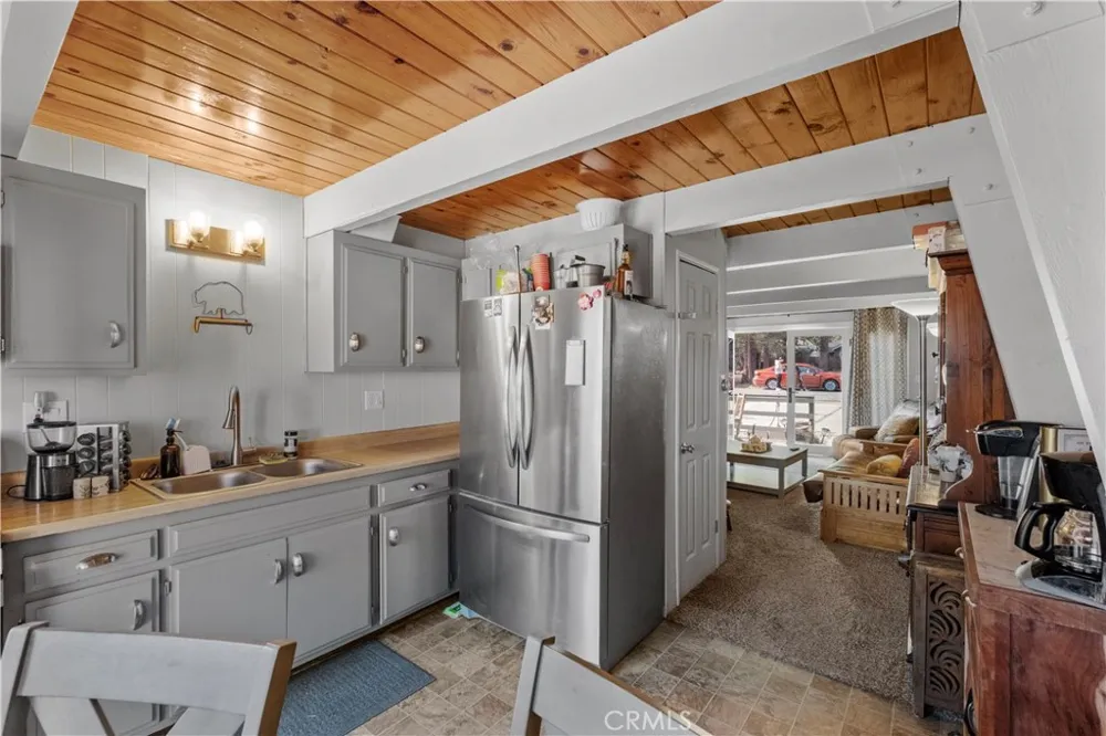 1056 Sierra Big Bear City, CA 92314