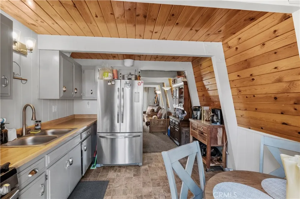 1056 Sierra Big Bear City, CA 92314