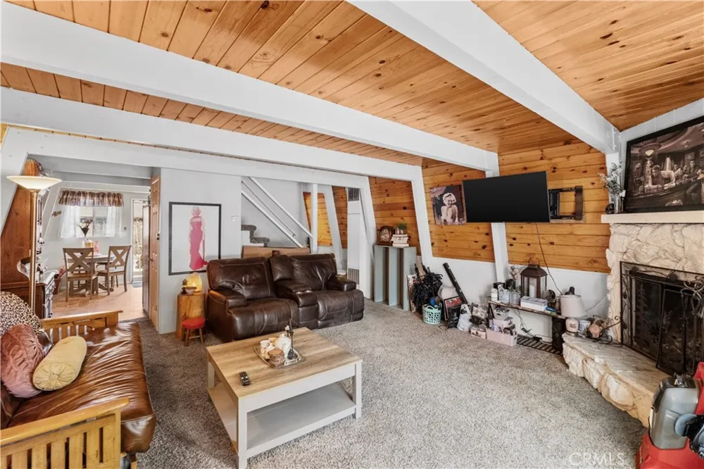 1056 Sierra Big Bear City, CA 92314