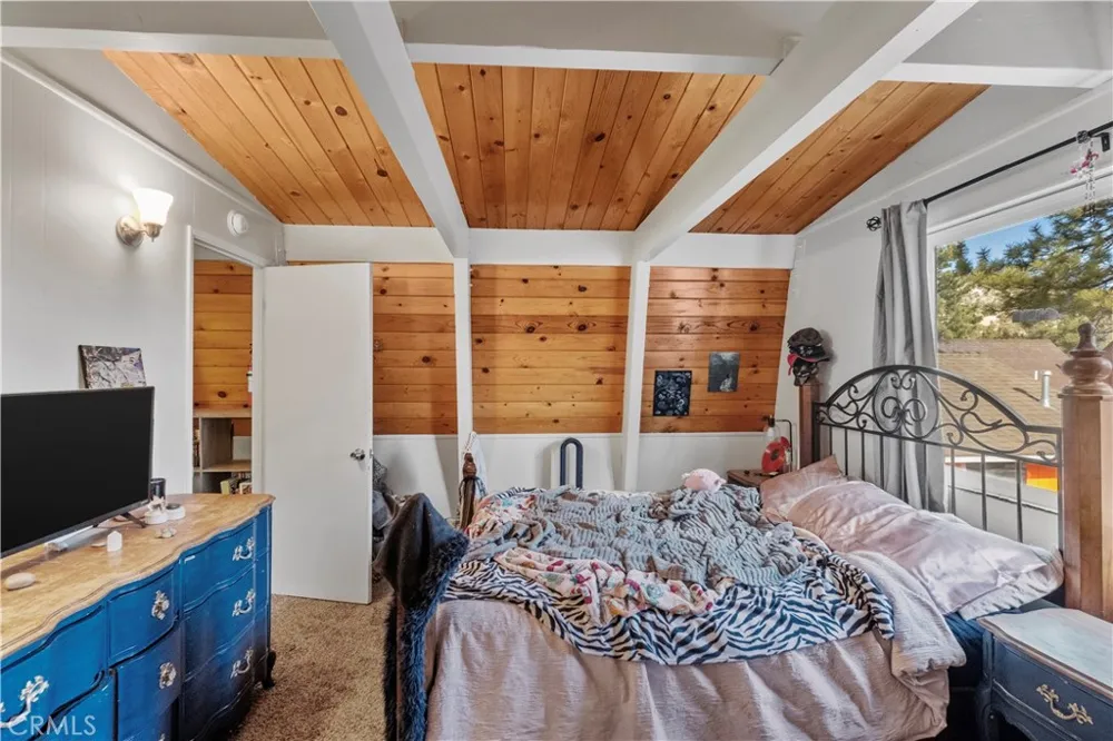 1056 Sierra Big Bear City, CA 92314