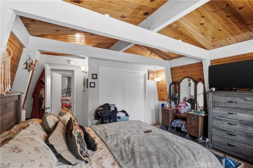 1056 Sierra Big Bear City, CA 92314