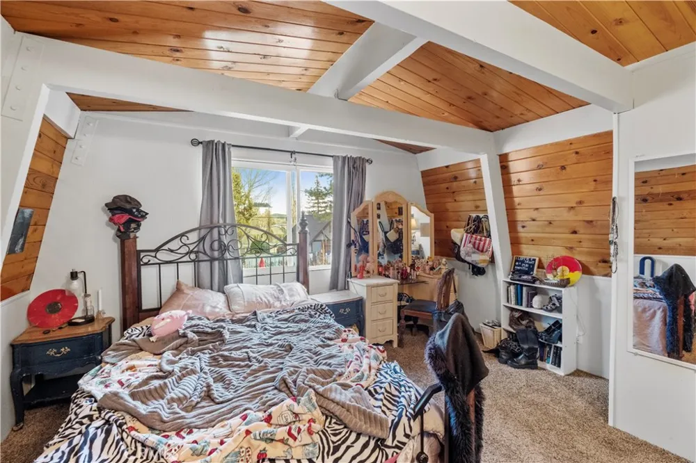 1056 Sierra Big Bear City, CA 92314