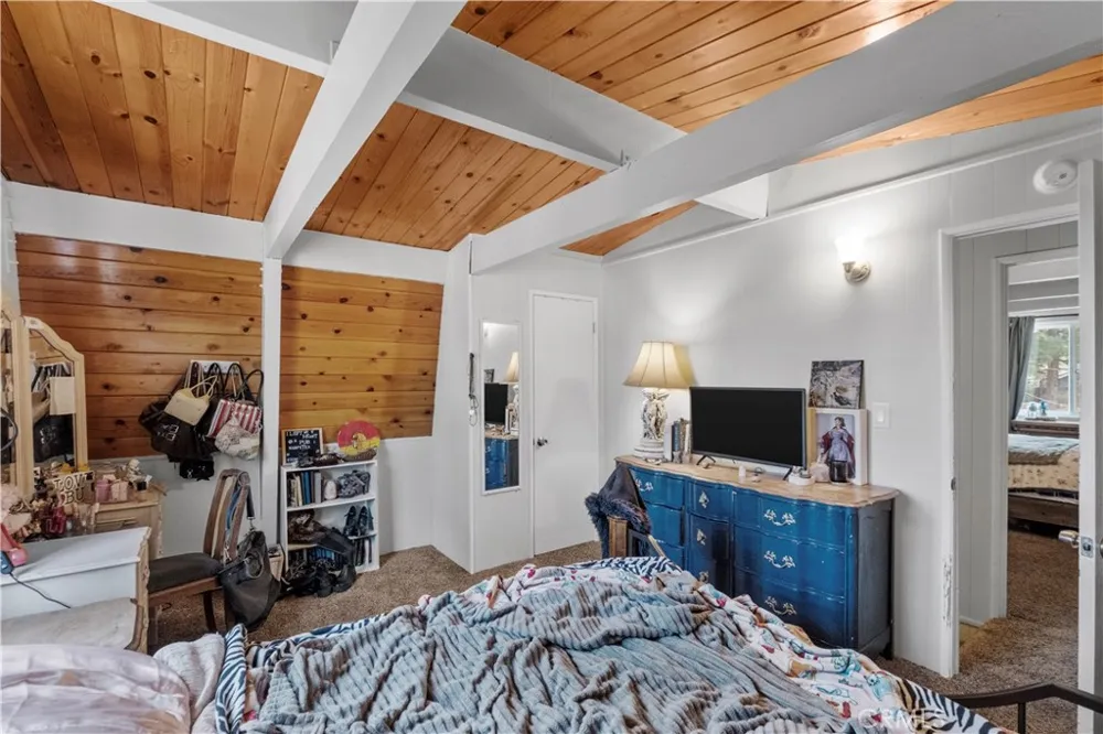 1056 Sierra Big Bear City, CA 92314