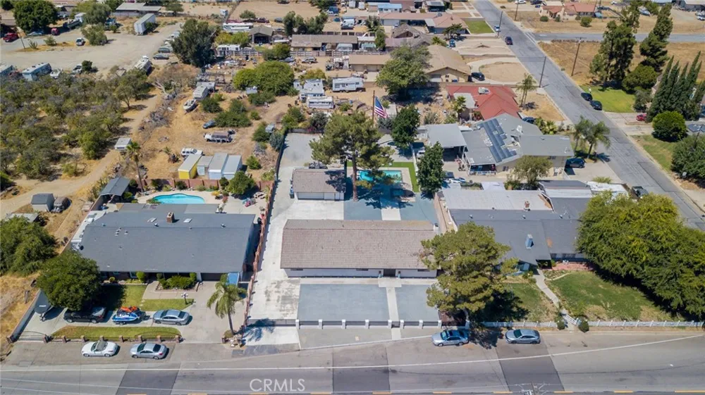 9226 Locust Fontana, CA 92335