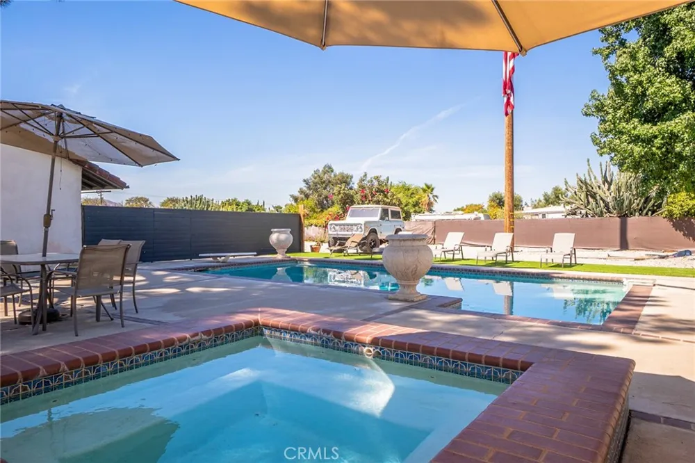 9226 Locust Fontana, CA 92335