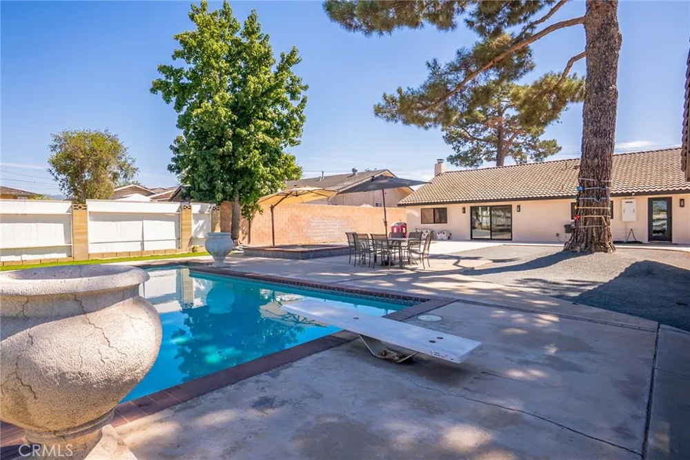 9226 Locust Fontana, CA 92335
