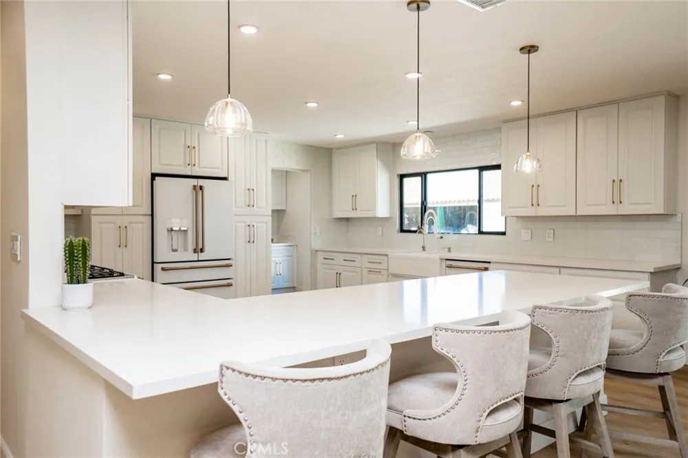 9226 Locust Fontana, CA 92335