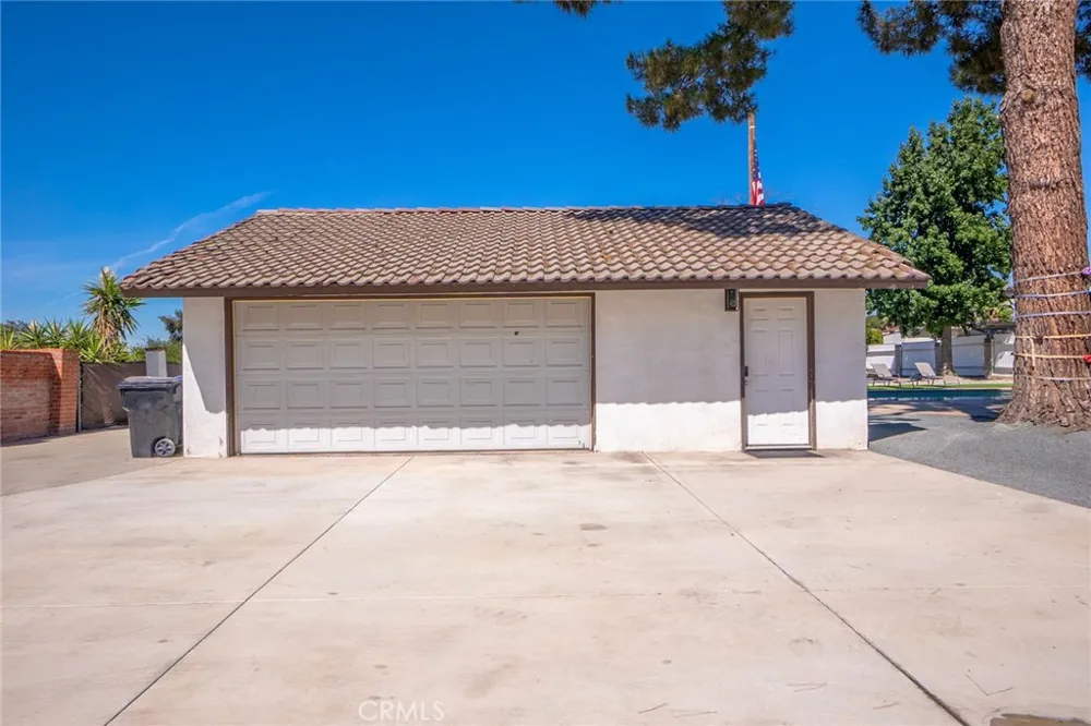 9226 Locust Fontana, CA 92335