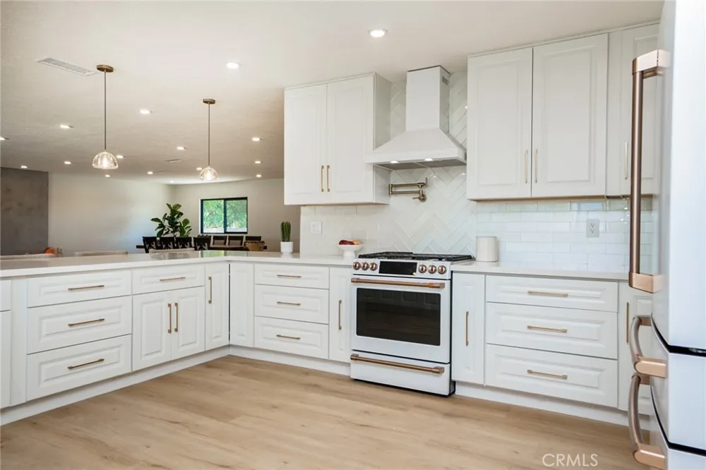 9226 Locust Fontana, CA 92335