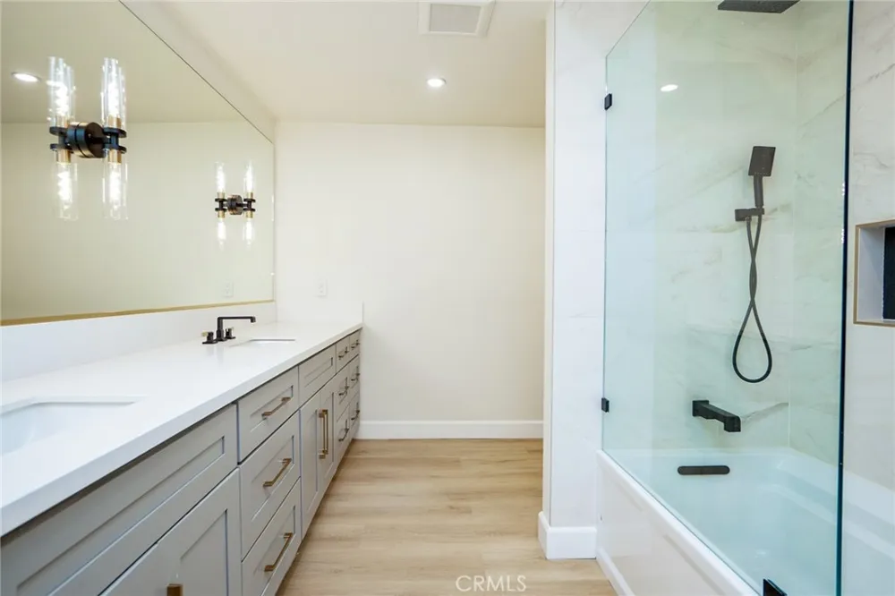 9226 Locust Fontana, CA 92335