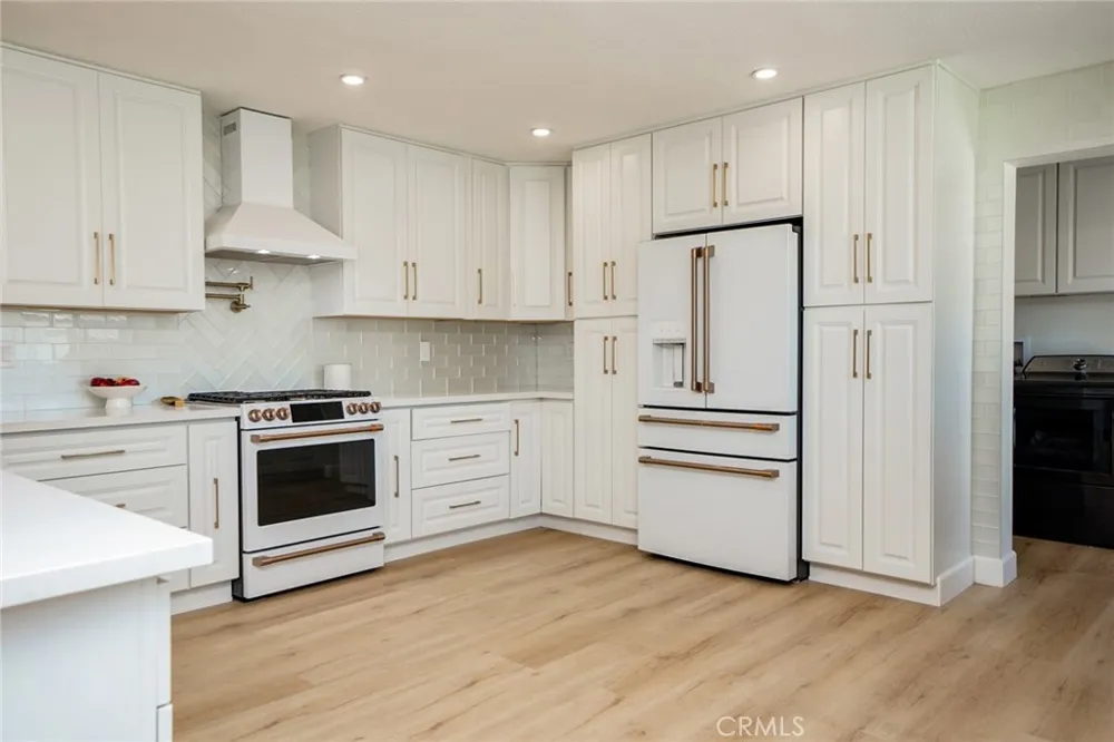 9226 Locust Fontana, CA 92335