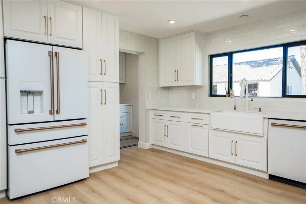 9226 Locust Fontana, CA 92335
