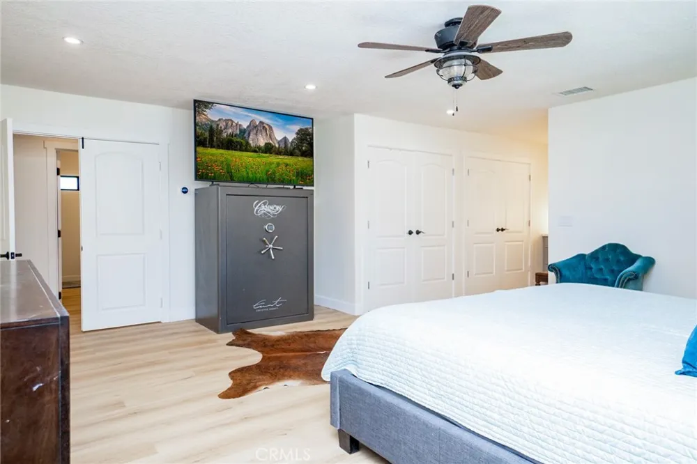 9226 Locust Fontana, CA 92335
