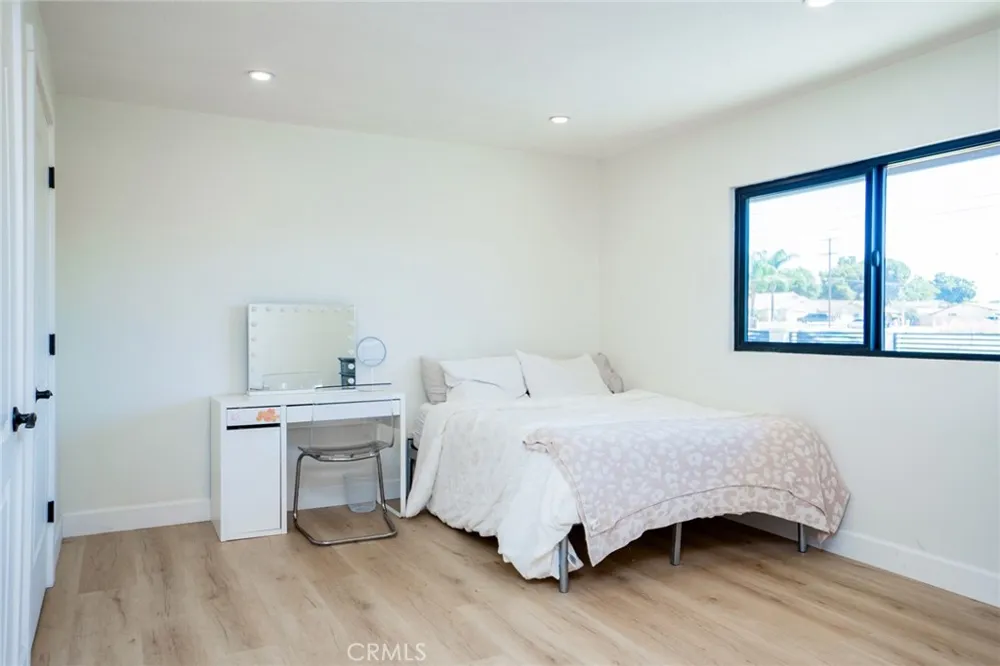 9226 Locust Fontana, CA 92335