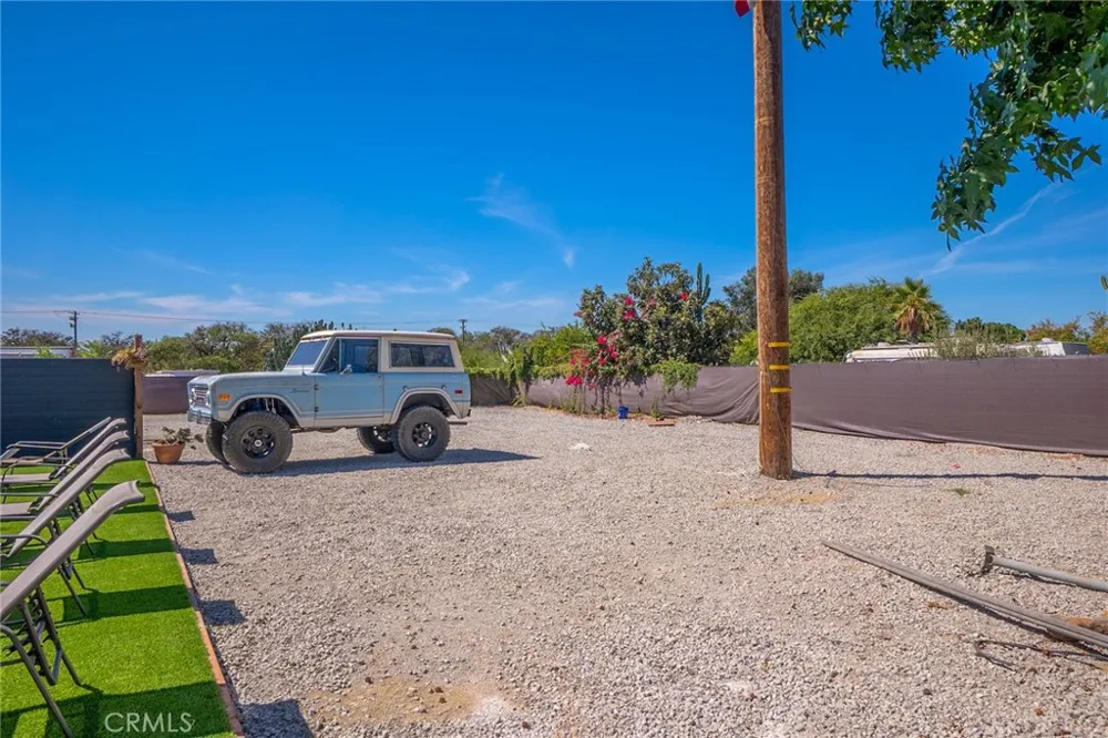 9226 Locust Fontana, CA 92335