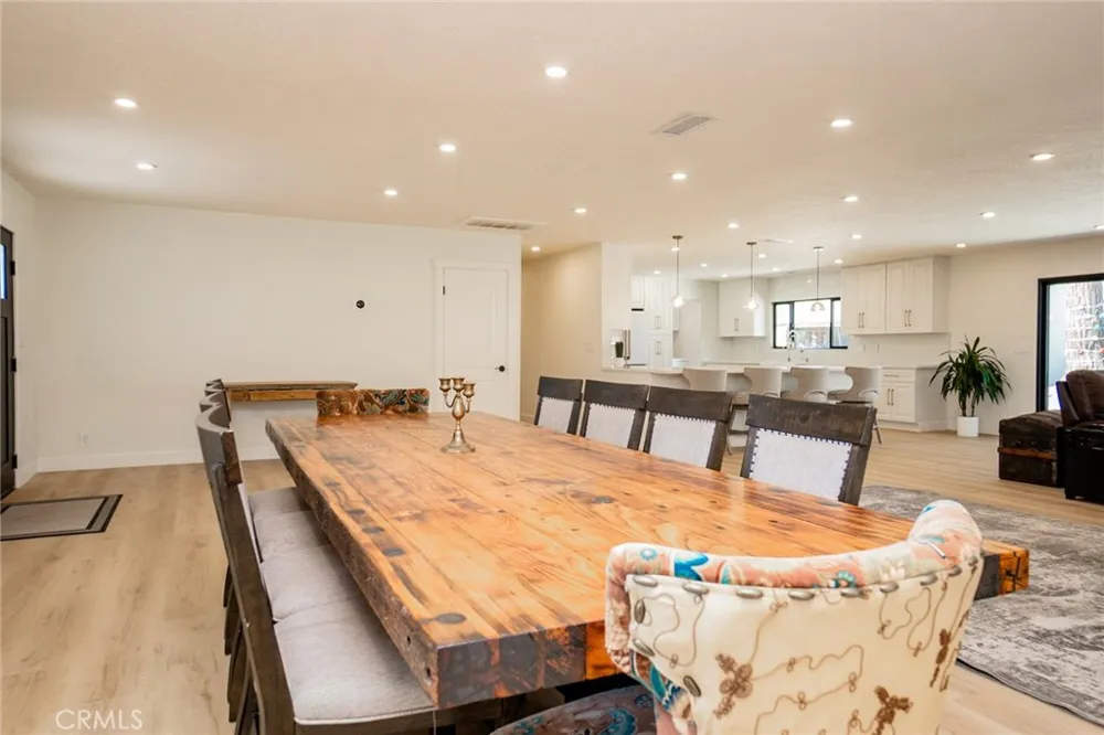 9226 Locust Fontana, CA 92335