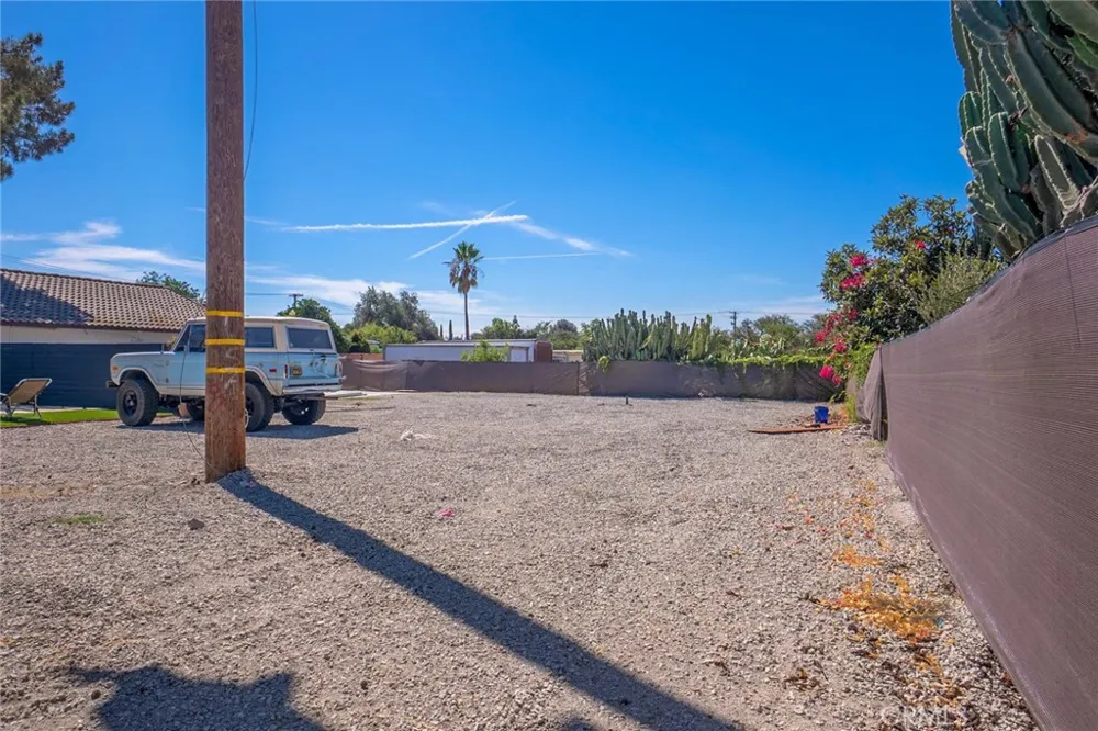 9226 Locust Fontana, CA 92335
