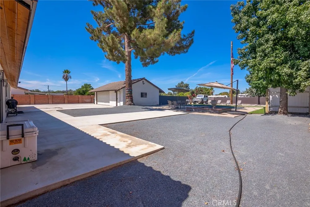 9226 Locust Fontana, CA 92335
