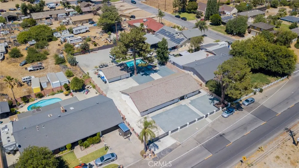 9226 Locust Fontana, CA 92335