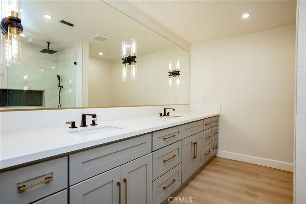 9226 Locust Fontana, CA 92335