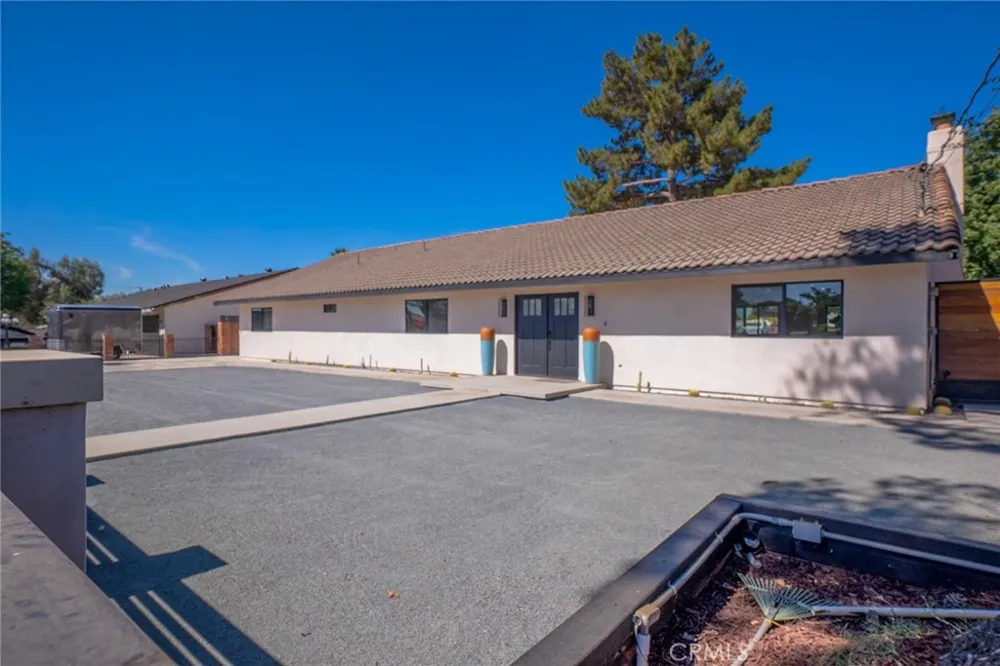 9226 Locust Fontana, CA 92335