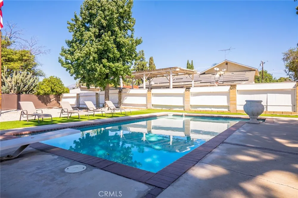 9226 Locust Fontana, CA 92335