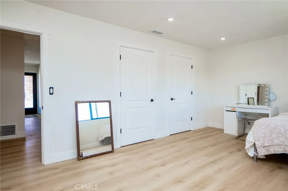 9226 Locust Fontana, CA 92335