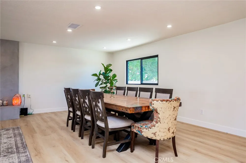 9226 Locust Fontana, CA 92335