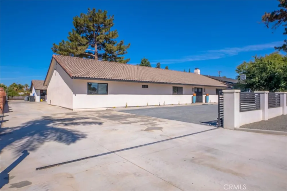 9226 Locust Fontana, CA 92335